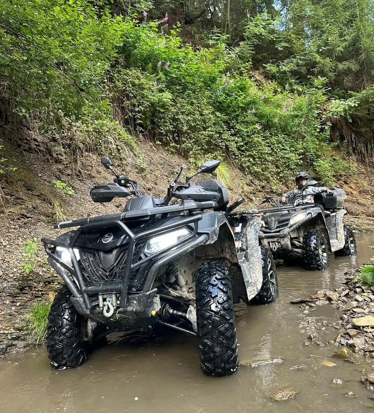 Quady podczas jazdy off-road